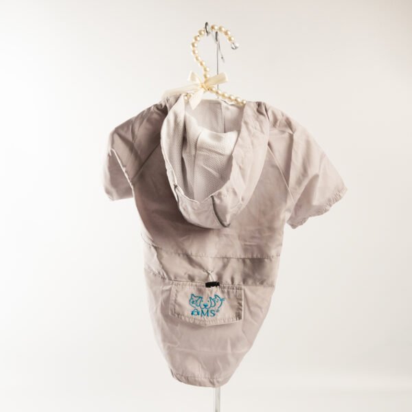 Impermeable con capota